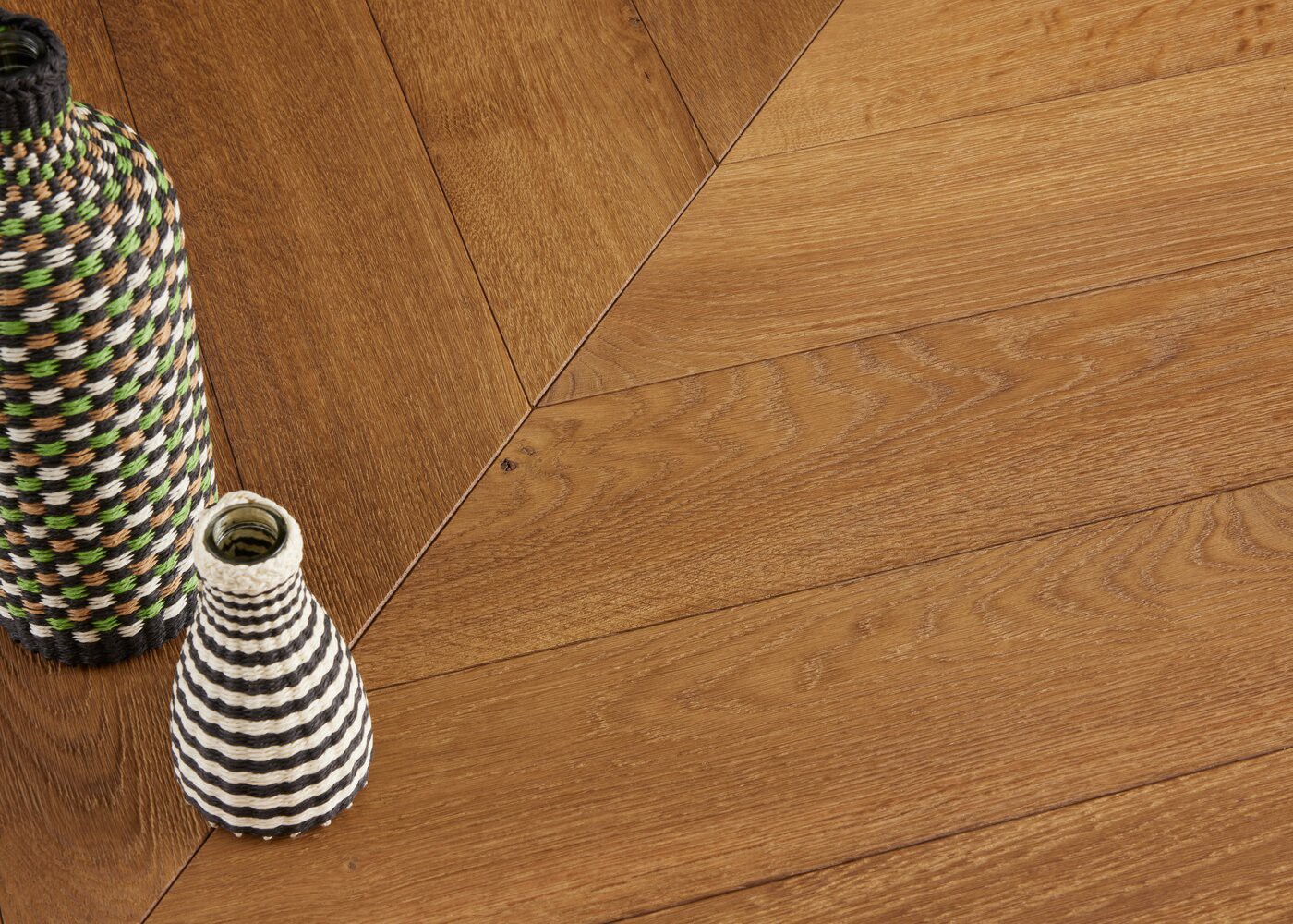 Parquet chêne massif SYRACUSE Point de Hongrie vieilli huile cire 15x120x650(PàT) 45°