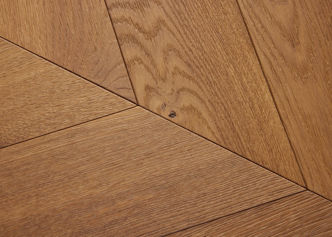 Parquet chêne massif SYRACUSE Point de Hongrie vieilli huile cire 15x120x650(PàT) 45°