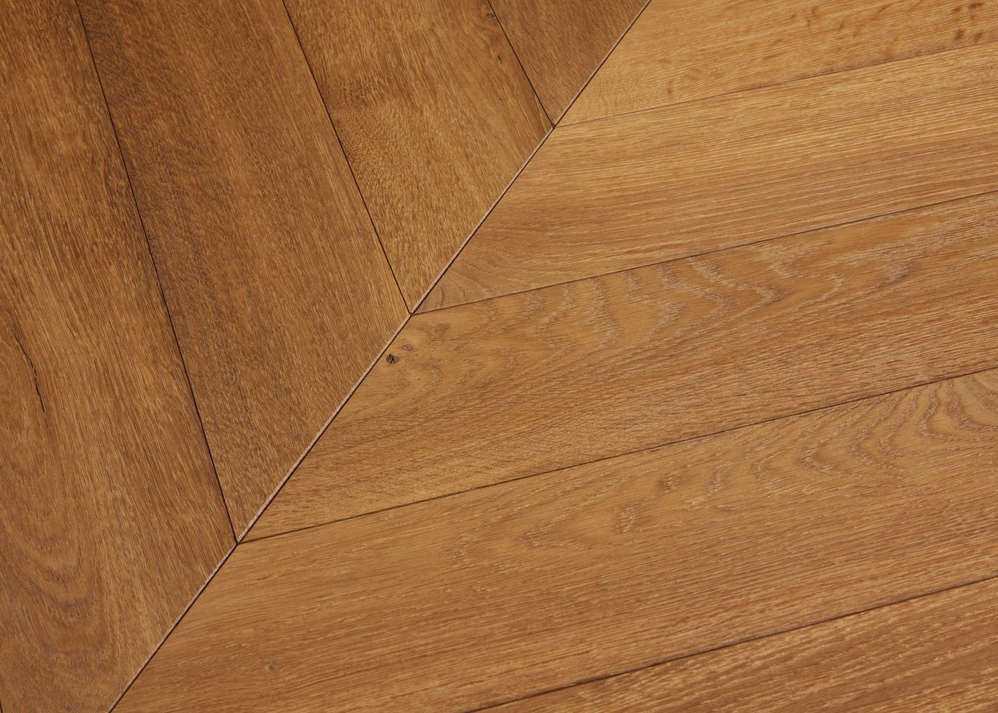 Parquet chêne massif SYRACUSE Point de Hongrie brossé GO2 huile cire 15x120x650(PàT) 45°