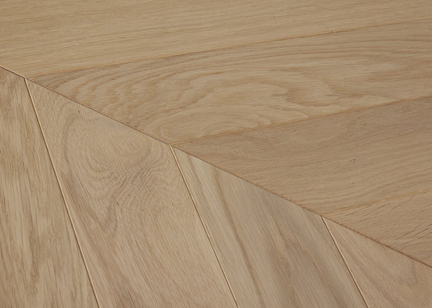 Parquet chêne massif Point de Hongrie Go4 brossé vernis mat PRBis Rivoli 15x90x600 (PàP)