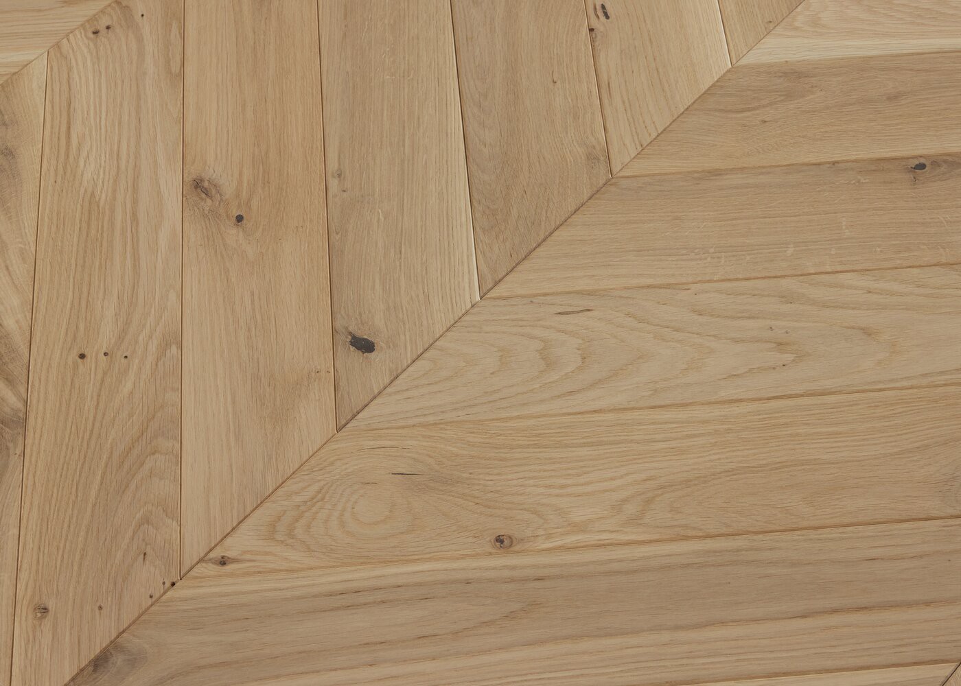Parquet chêne massif Point de Hongrie Go4 brossé vernis mat Rivoli 15x90x600 (PàP)