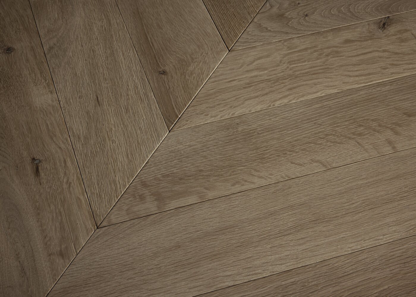 Parquet ch&ecirc;ne contrecoll&eacute; CANARIES bross&eacute; Point de Hongrie 45&deg; huile aqua 15x120x650 (P&agrave;T)