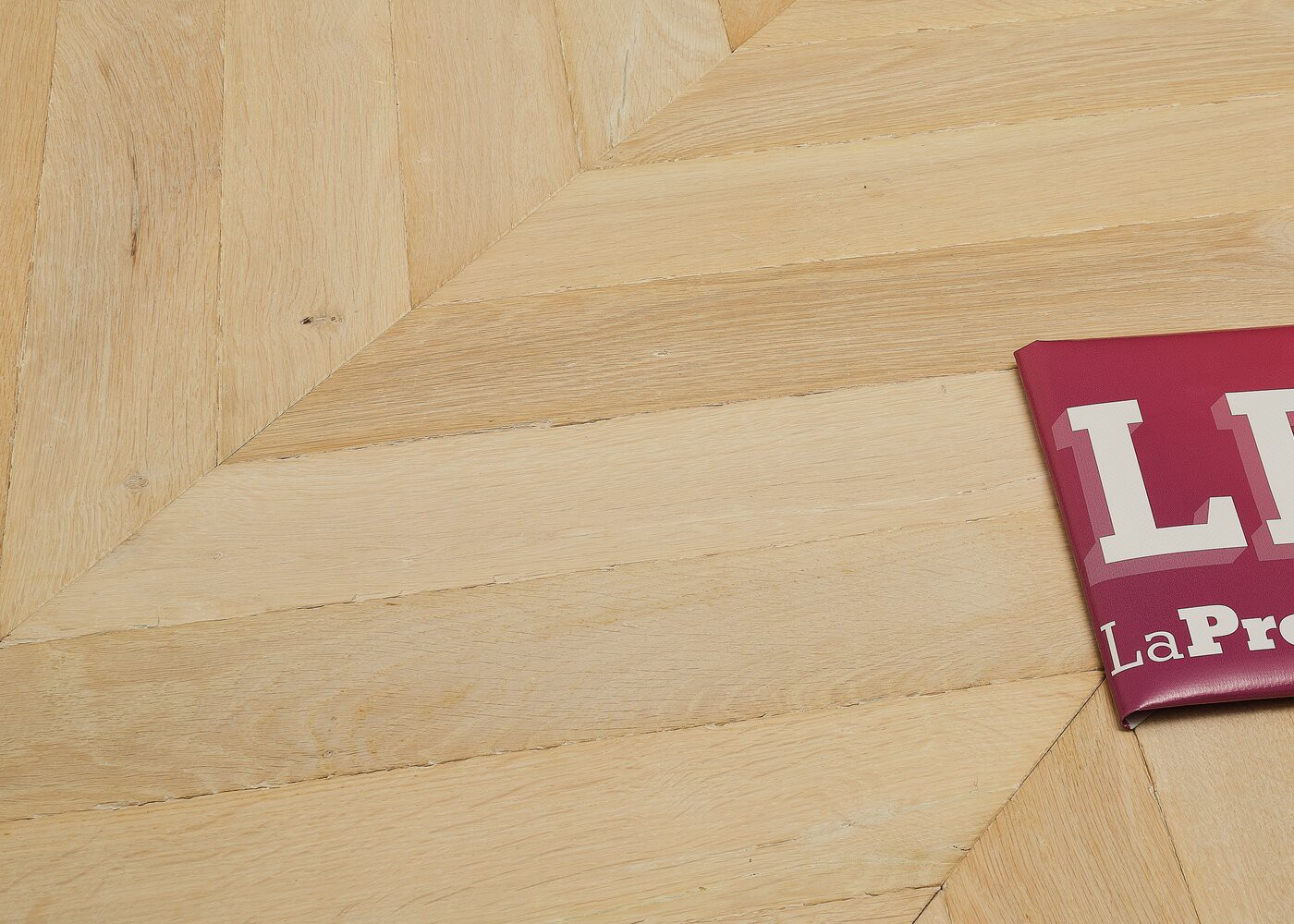 Parquet chêne massif PALMA Point de Hongrie vieilli huile aqua 15x120x650(PàT) 45°