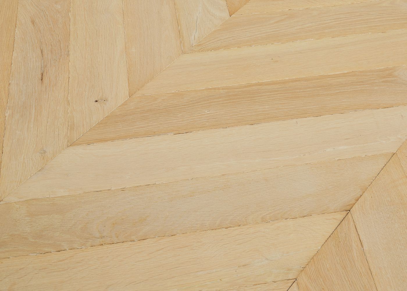 Parquet chêne massif PALMA Point de Hongrie vieilli huile aqua 15x120x650(PàT) 45°