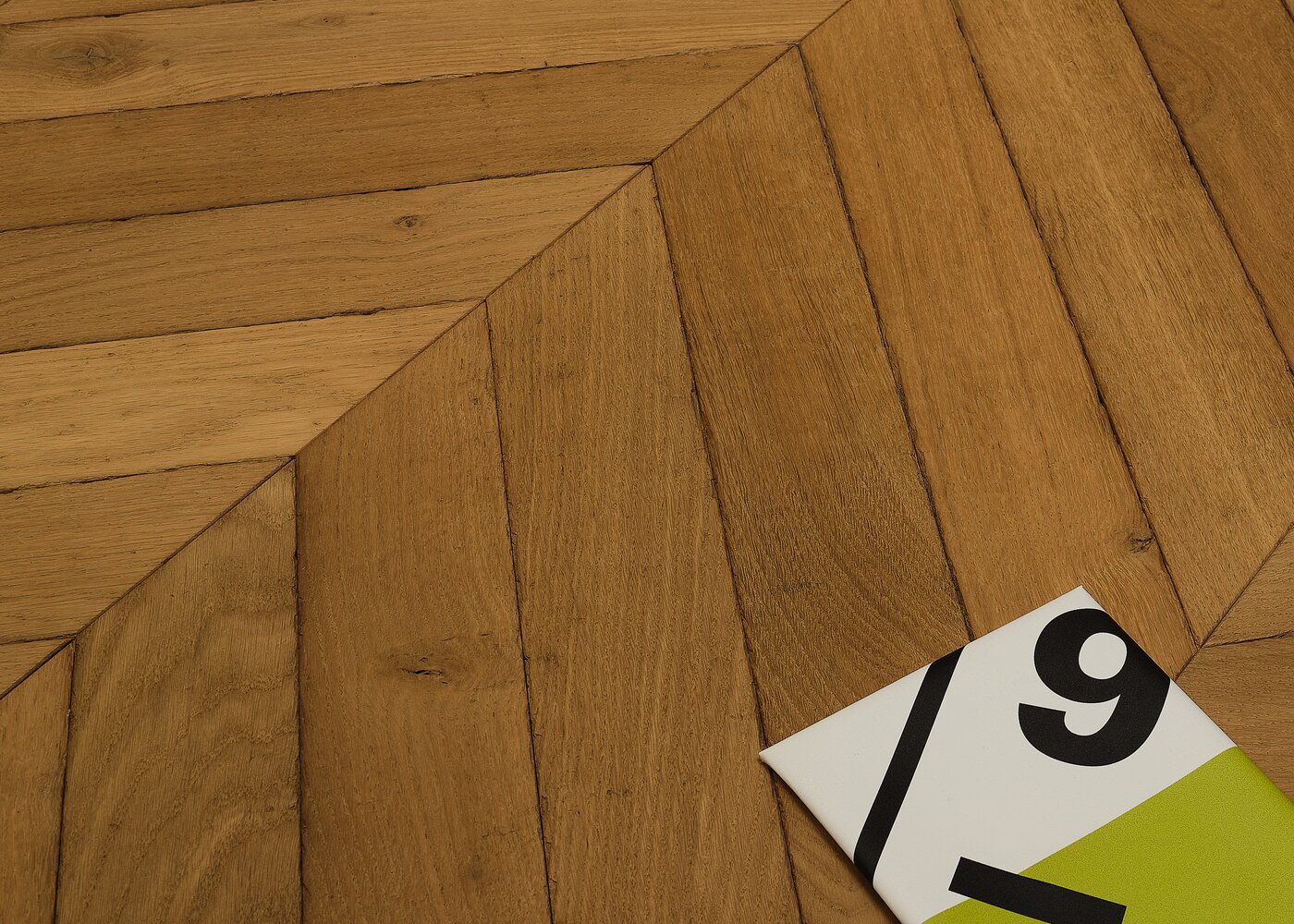 Parquet chêne massif SYRACUSE Point de Hongrie vieilli huile cire 15x120x650(PàT) 45°