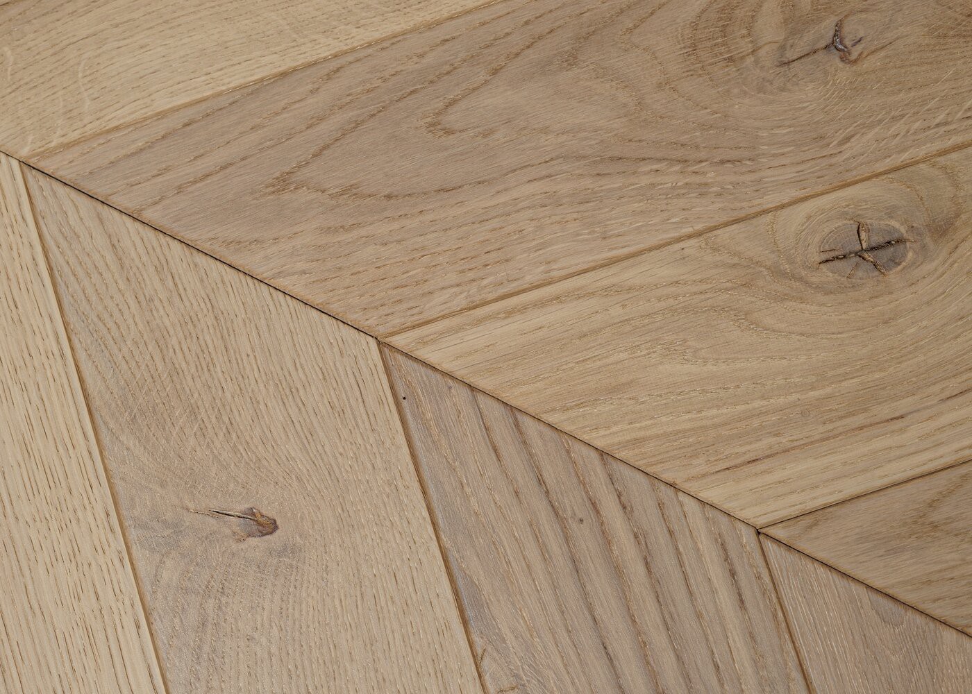 Parquet chêne massif Point de Hongrie G4 Matière brossé vernis mat Palais Royal 14x90x580 (PàT) 45°