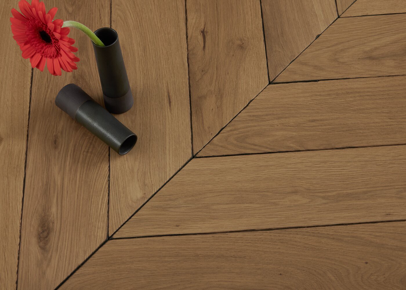 Parquet chêne massif LIVENZA Point de Hongrie vernis aqua 14x110x600 45°