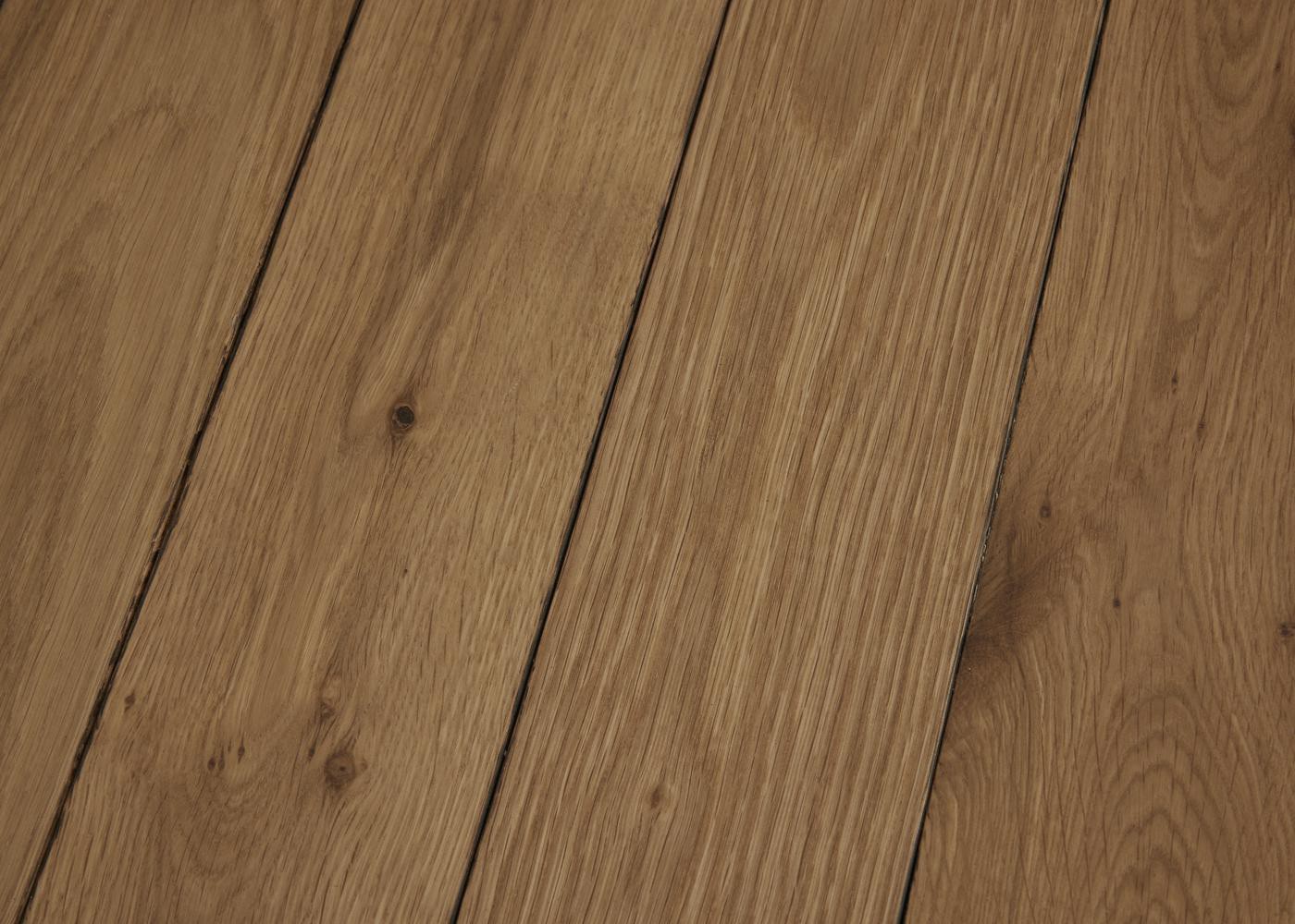 Parquet chêne massif LIVENZA Point de Hongrie vernis aqua 14x110x600 45°