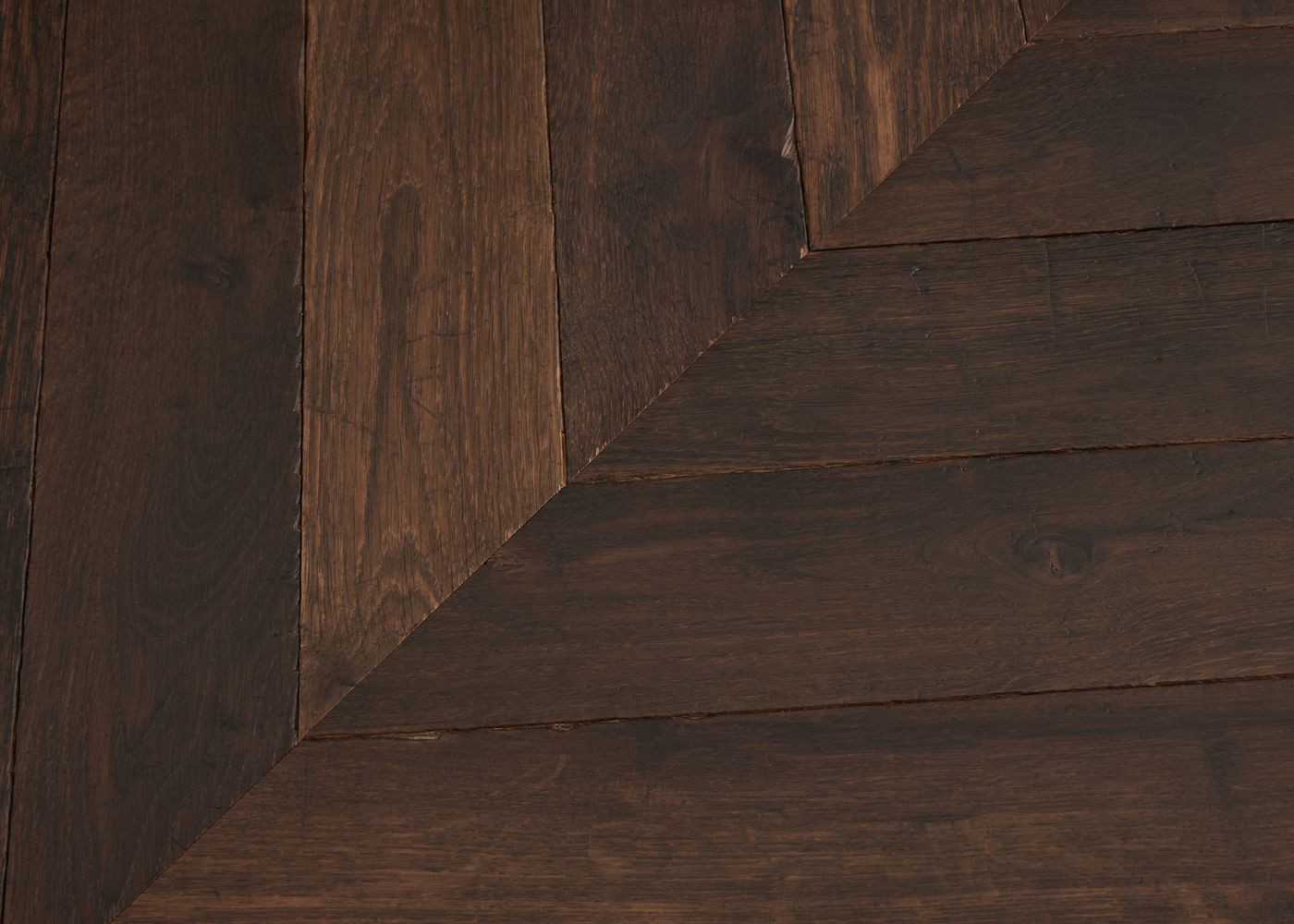 Parquet chêne massif GERONE Point de Hongrie Elégance vieilli huile cire 14x110x600 45°