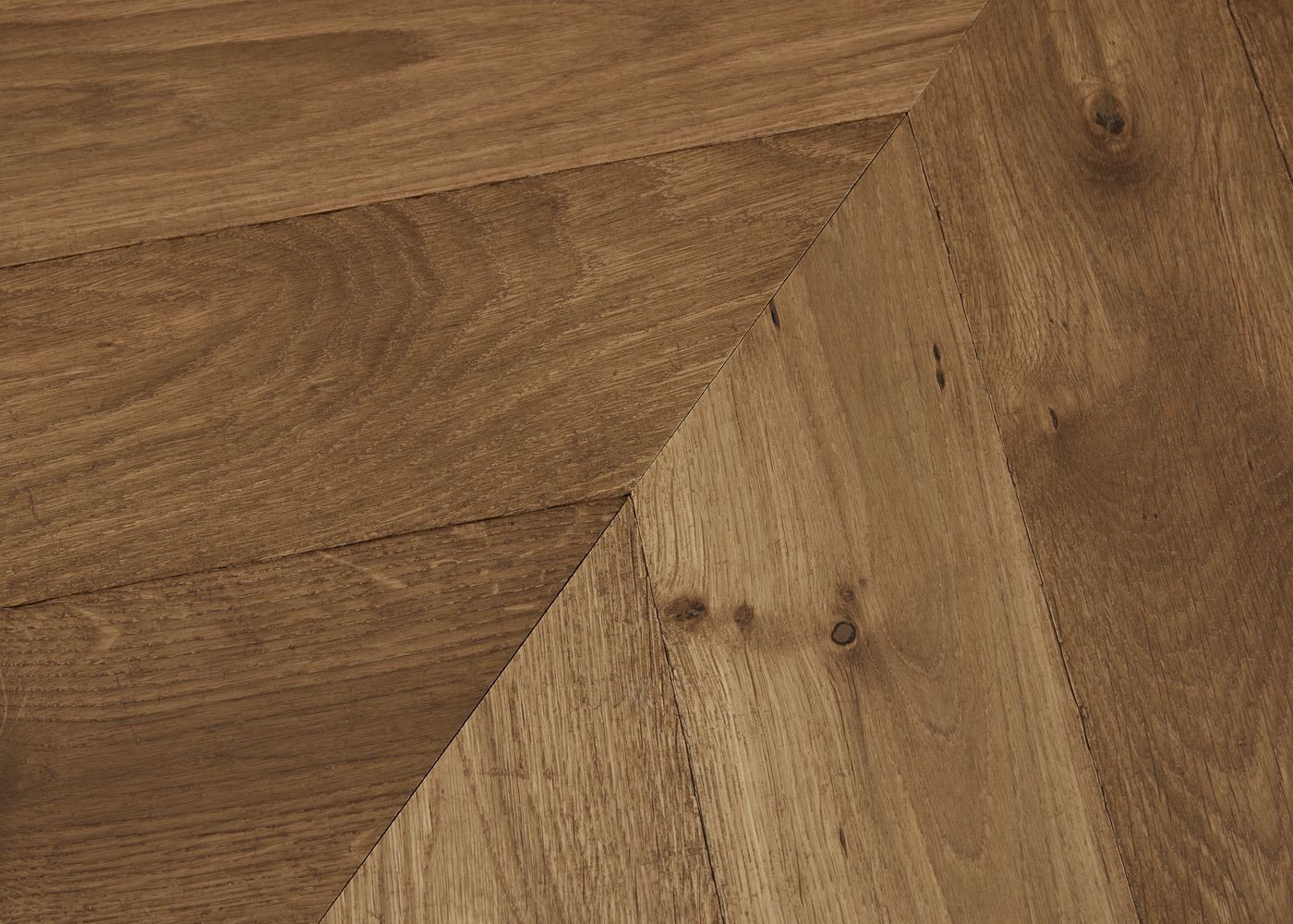 Parquet chêne massif VALENCE Point de Hongrie Elégance vieilli huile cire 14x110x600 45°