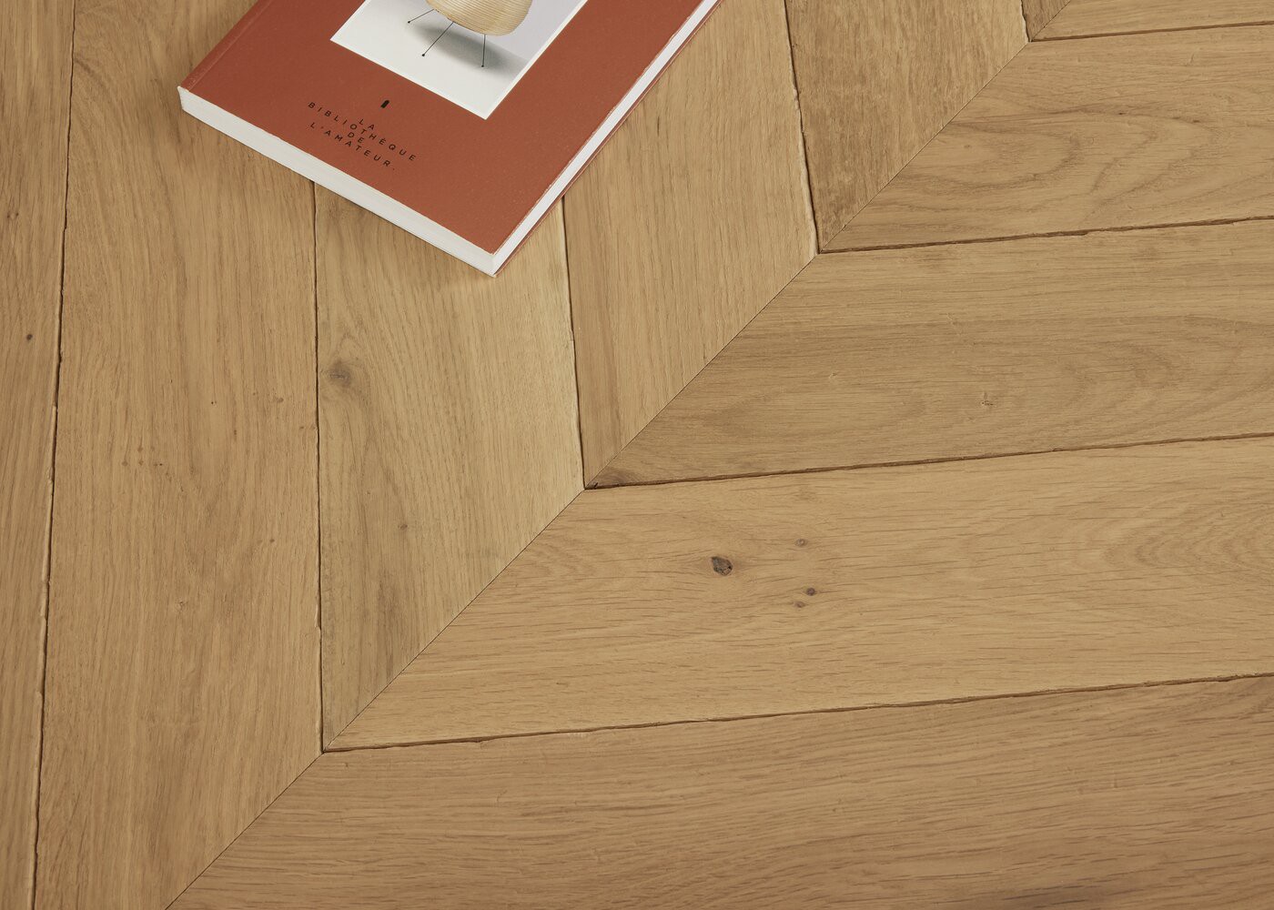 Parquet chêne massif TOLEDE Point de Hongrie Elégance vieilli vernis aqua 14x110x600 45°