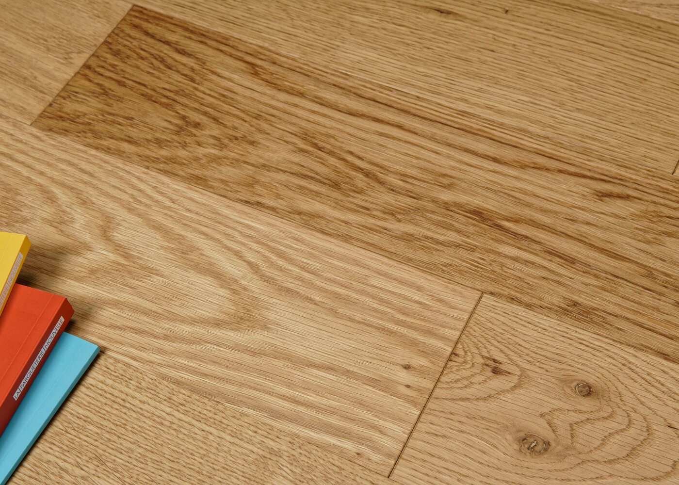 Parquet massif ch&ecirc;ne MADRID bross&eacute; vernis mat El&eacute;gance GO4 14x120x350-1800