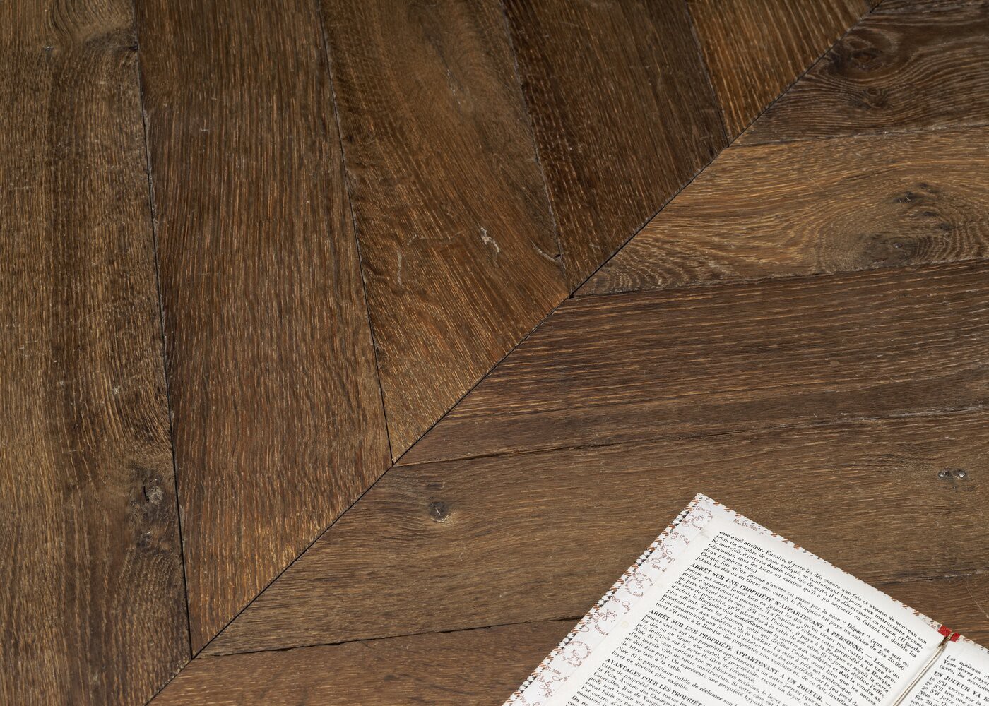 Parquet chêne massif DUBLIN Point de Hongrie vieilli huile cire 15x120x650(PàT) 45°