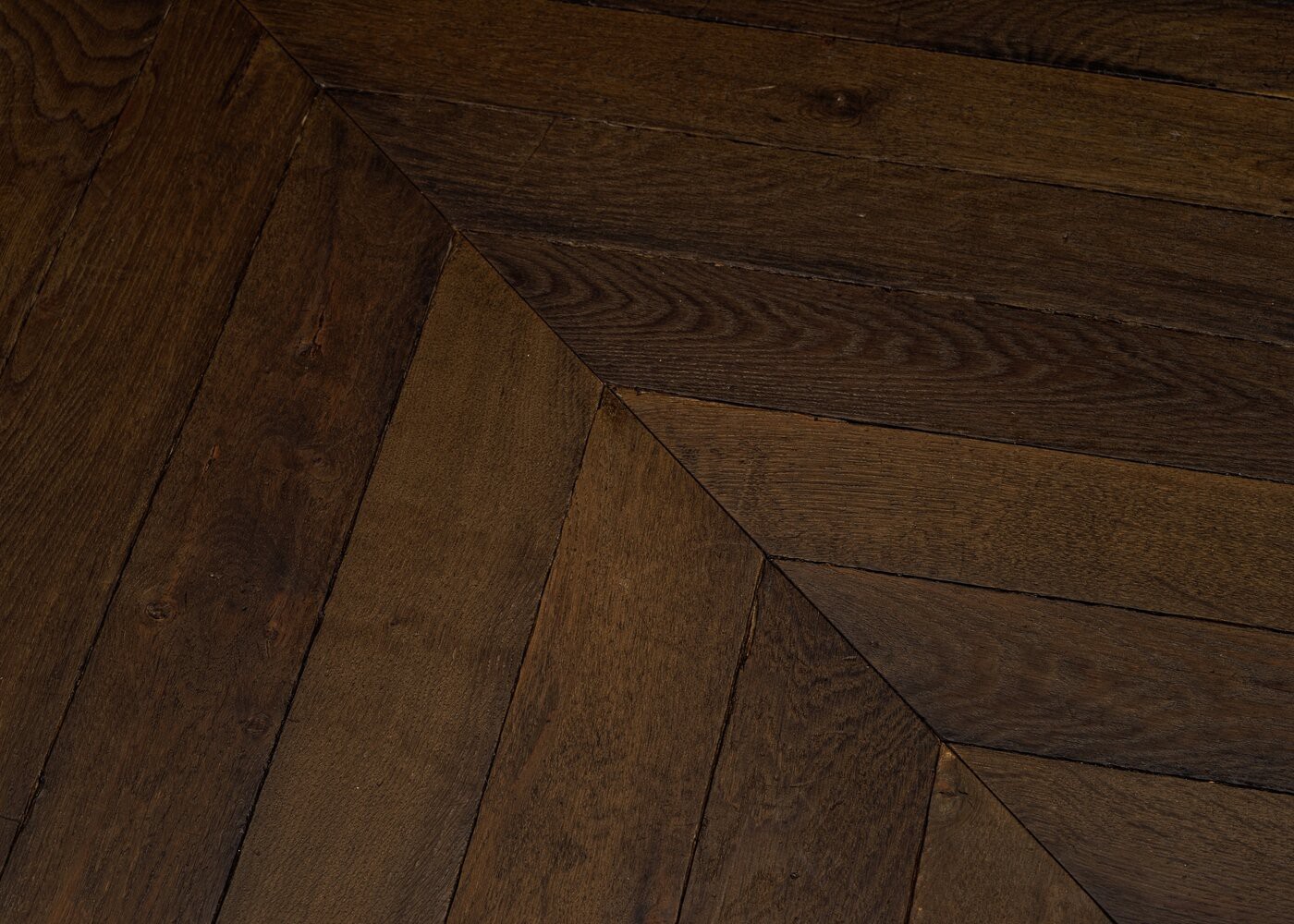 Parquet chêne massif BALTHAZAR Point de Hongrie Elégance vieilli huile cire 14x110x600 45°