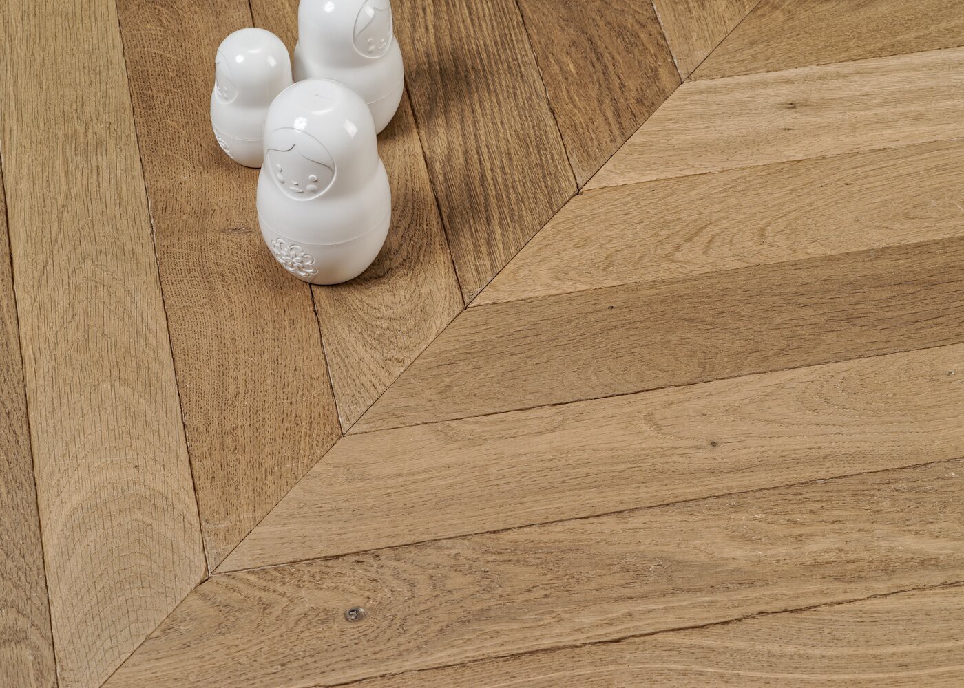 Parquet chêne massif GASPARD Point de Hongrie Elégance vieilli vernis aqua 14x110x600 45°