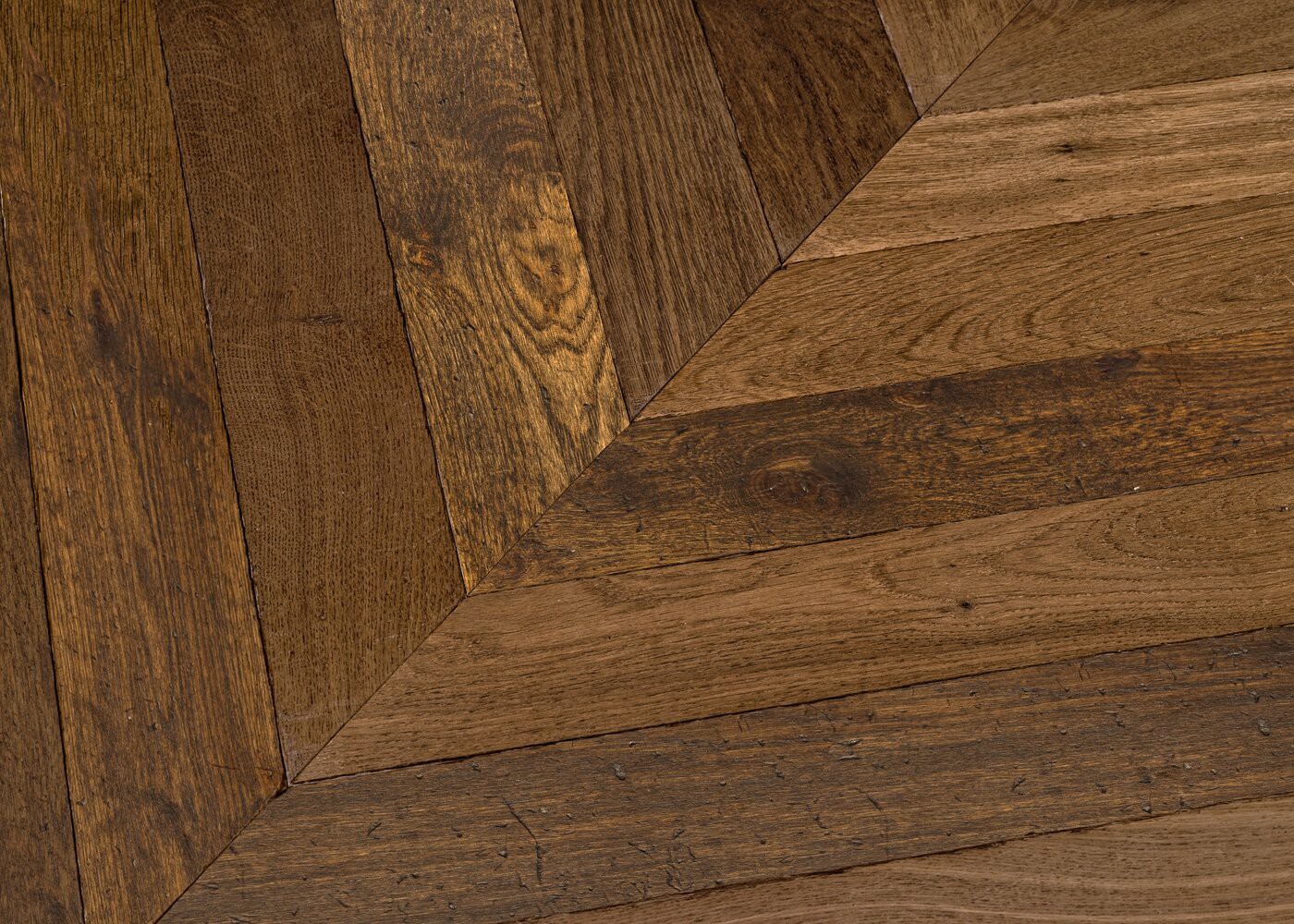 Parquet chêne massif OTTAWA Point de Hongrie Elégance vieilli très accentué huile cire 14x110x600 45°