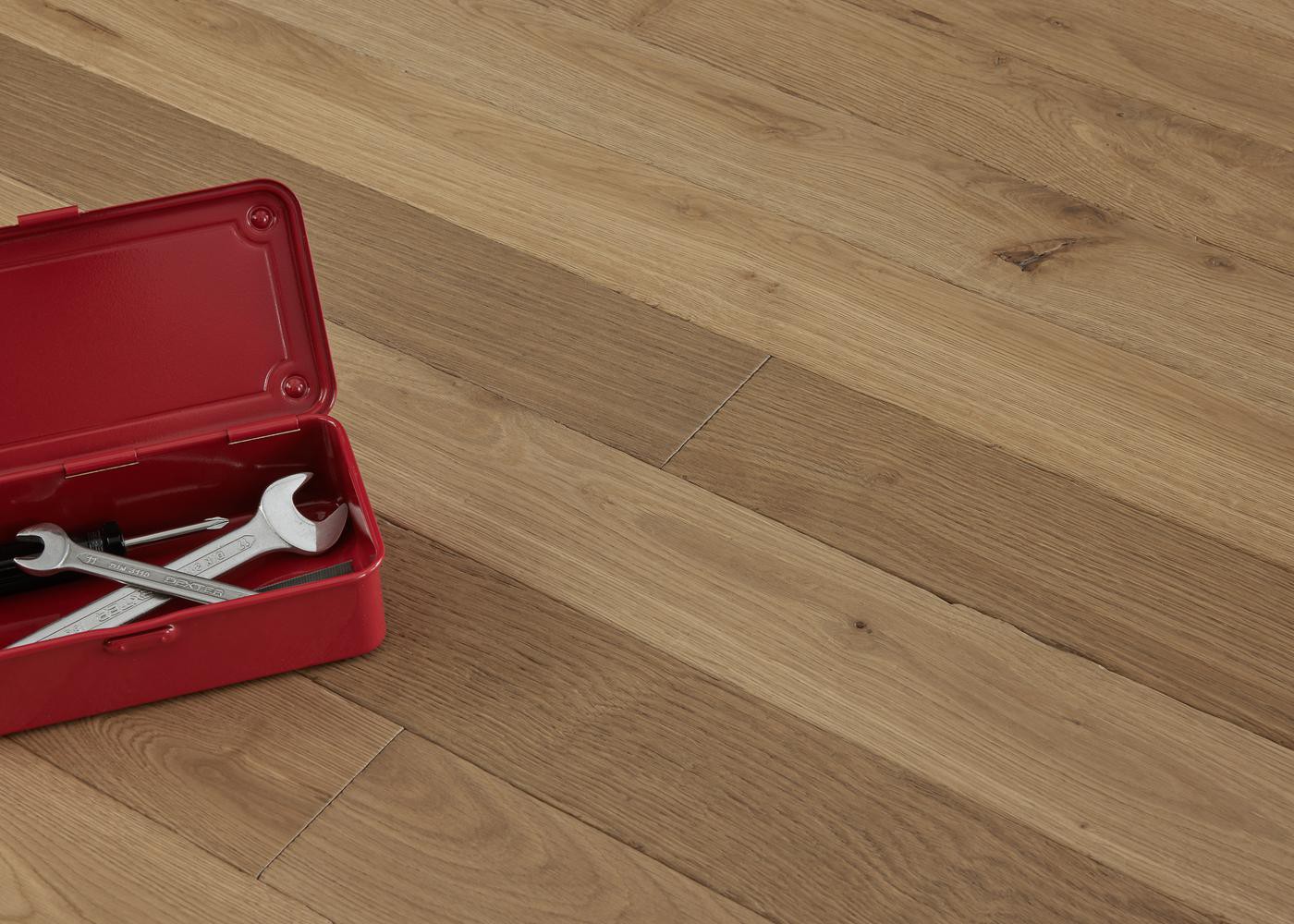 Parquet chêne massif GASPARD Elégance vieilli vernis aqua 14x110x500-2000