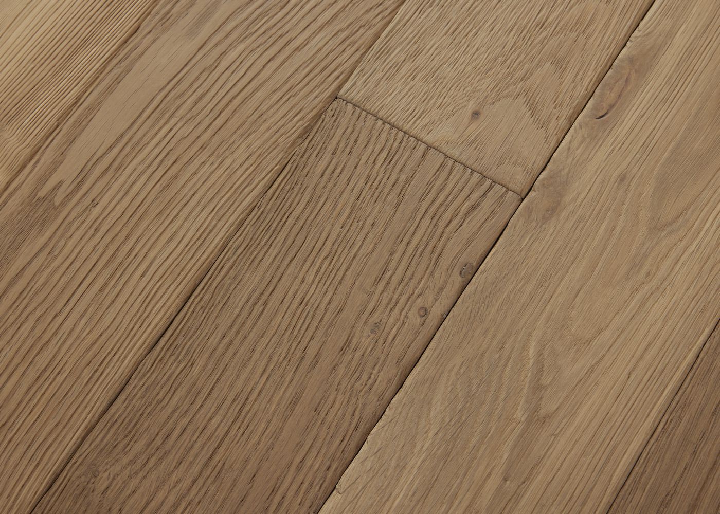 Parquet chêne massif GASPARD Elégance vieilli vernis aqua 14x110x500-2000