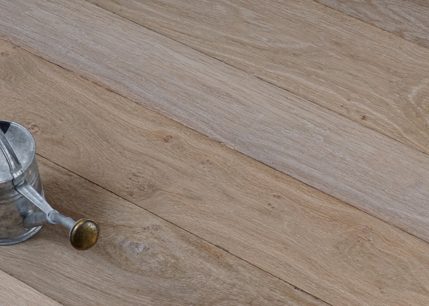 Parquet chêne massif PRÉPATINÉ GRIS Brut Elégance vieilli huile cire 14x110x500-2000