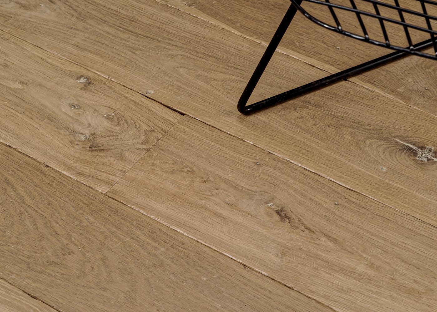 Parquet chêne massif GASPARD Elégance vieilli vernis aqua 14x110x500-2000