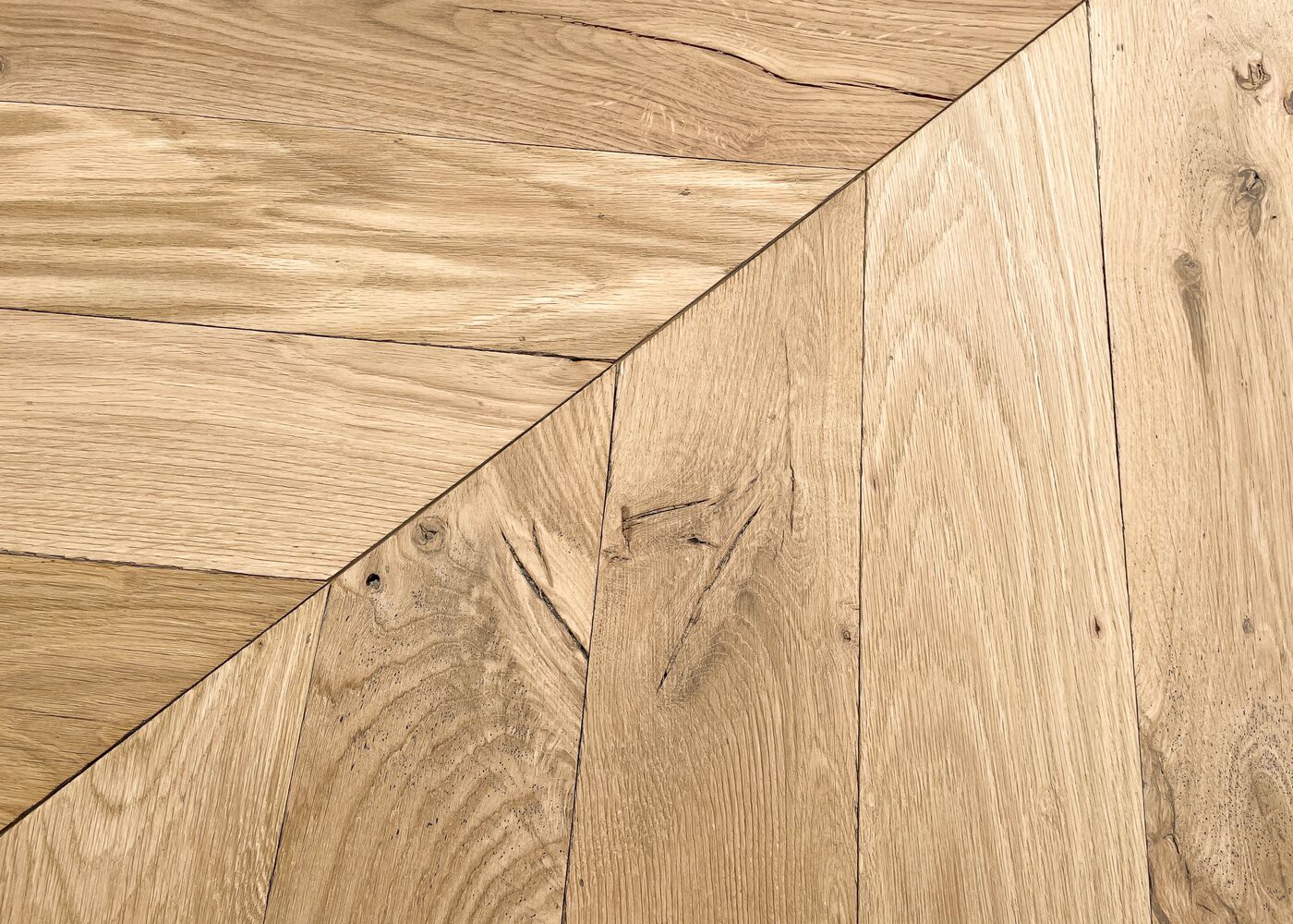 Parquet ch&ecirc;ne massif BERGEN Point de Hongrie bross&eacute; huile aqua 14x120x650(P&agrave;T) 45&deg;