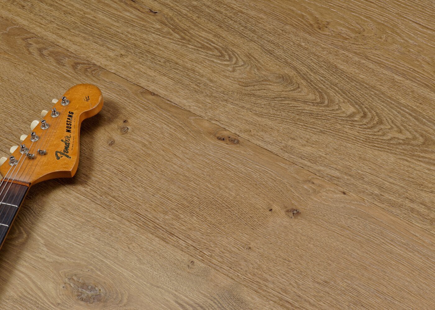 Parquet chêne massif LIVERPOOL vieilli huile aqua 15x90x1700-2700