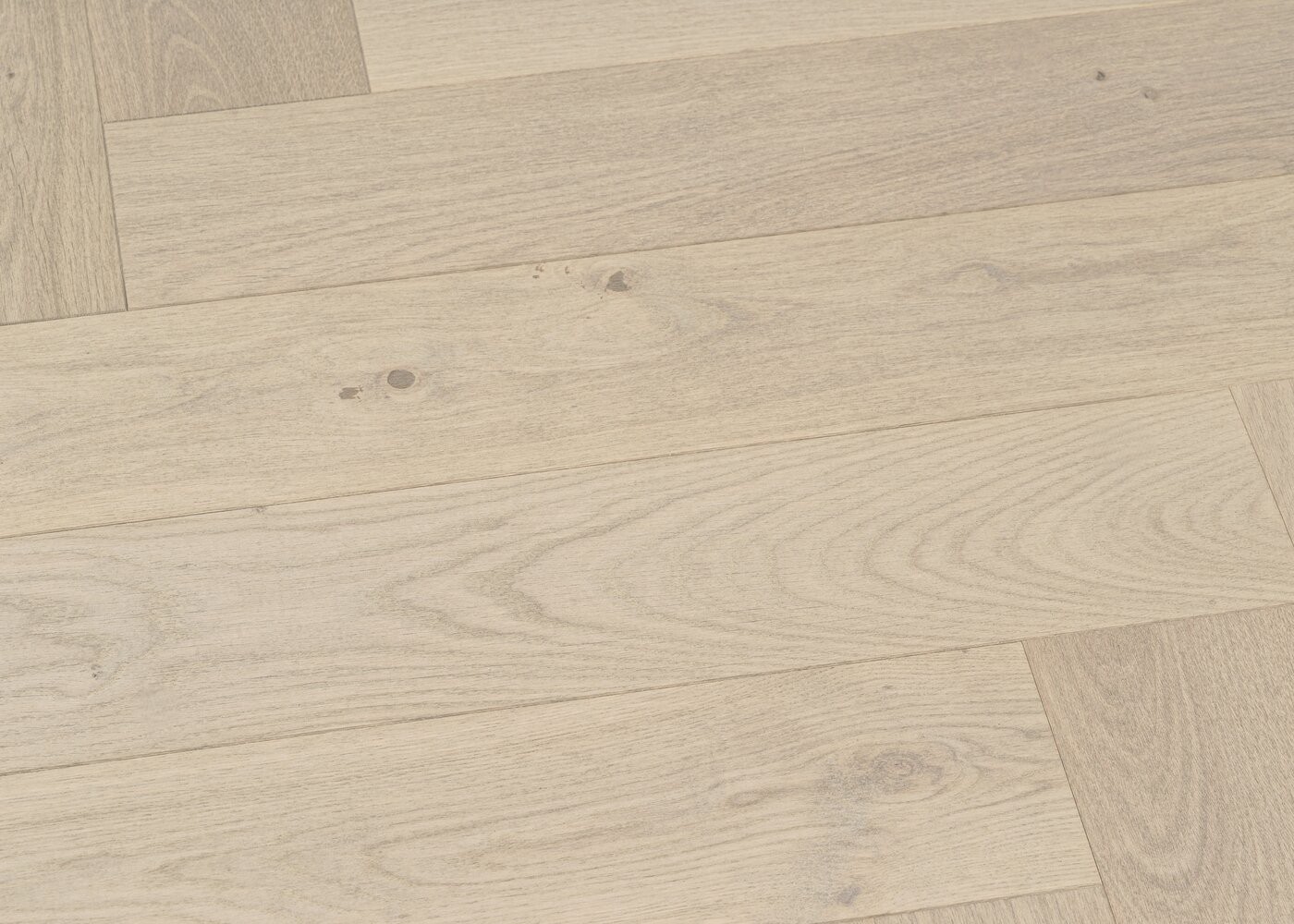 Parquet chêne contrecollé LUCERA Bâton Rompu brossé vernis mat Elégance support HDF 12x92x610