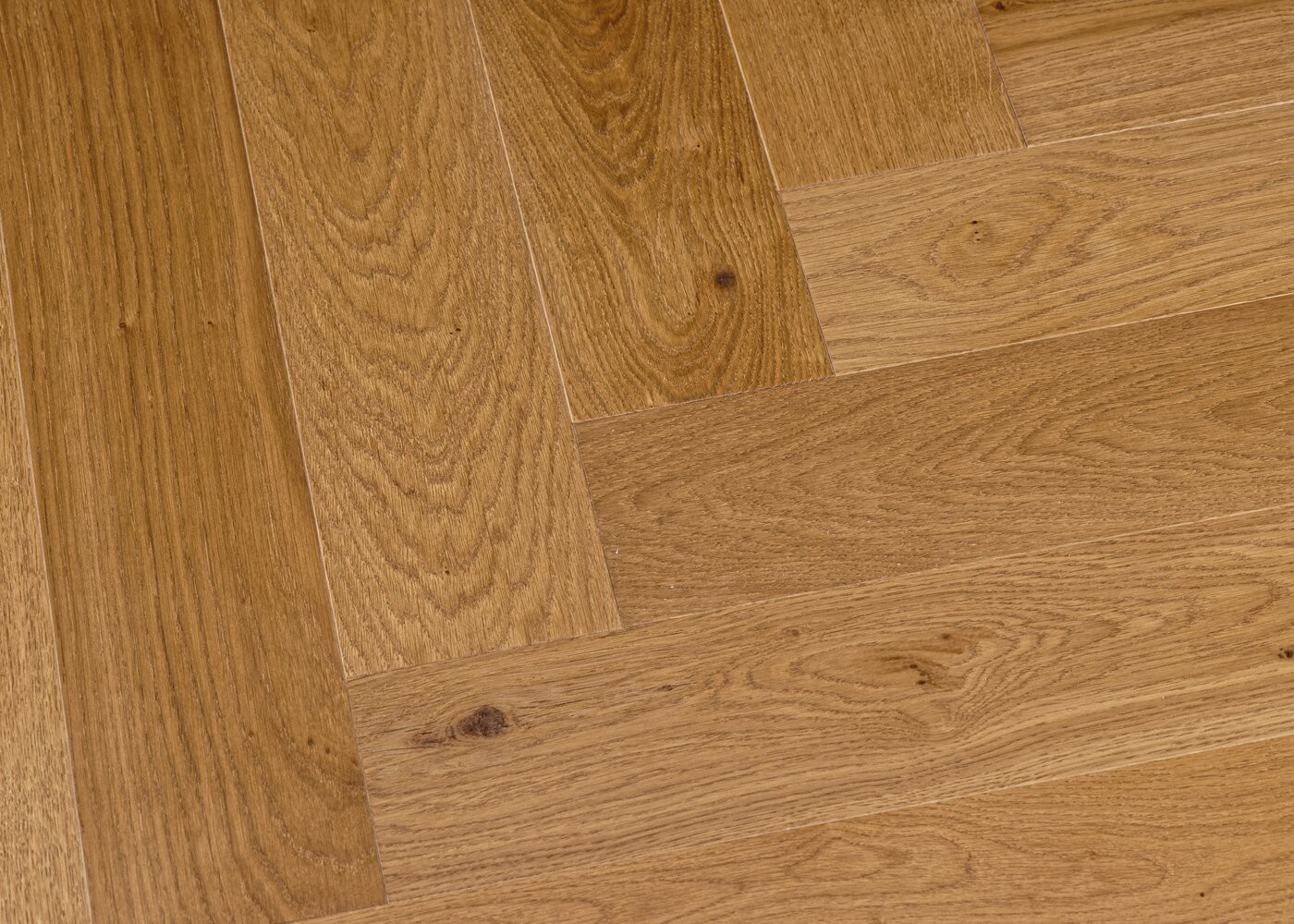 Parquet chêne contrecollé VALGA Bâton Rompu brossé huile UV Elégance support HDF 12x92x610