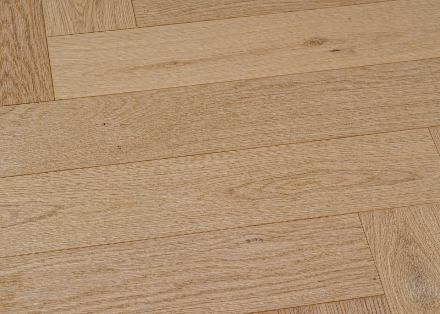 Parquet chêne contrecollé UTOPIA Bâton Rompu brossé vernis mat Elégance support HDF 12x92x610
