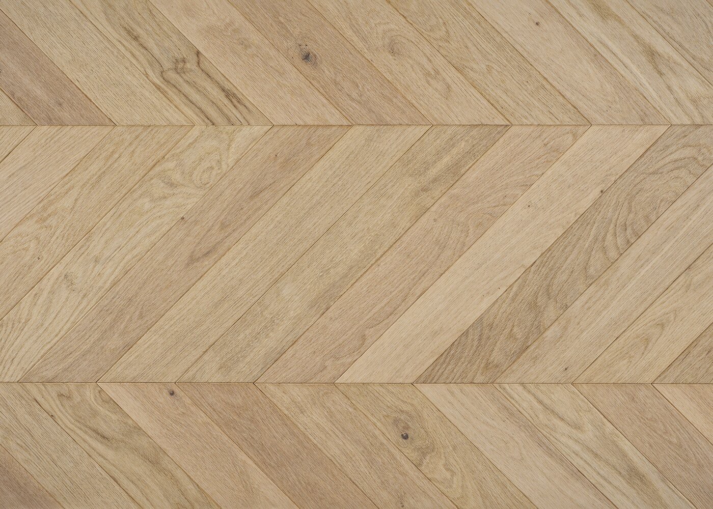 Parquet chêne contrecollé PALERME Point de Hongrie brossé huile UV Elégance support HDF angle 45° 12x92x600