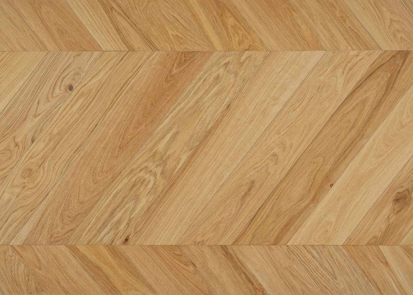 Parquet chêne contrecollé LIVOURNE Point de Hongrie brossé huile UV Elégance support HDF angle 45° 12x92x600