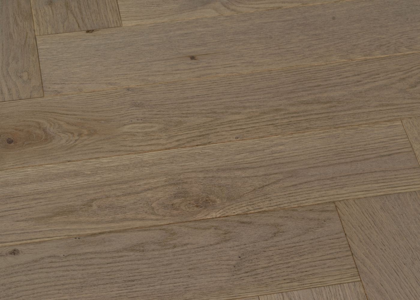 Parquet chêne contrecollé AVALON Bâton Rompu brossé vernis mat Elégance support HDF 12x92x610