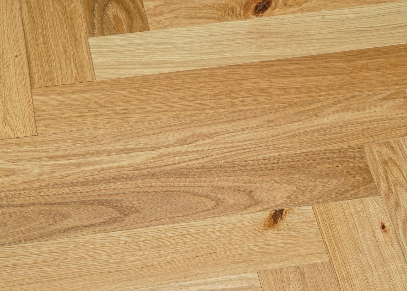 Parquet chêne contrecollé SALZBOURG Bâton Rompu brossé vernis mat Elégance support HDF 12x92x610