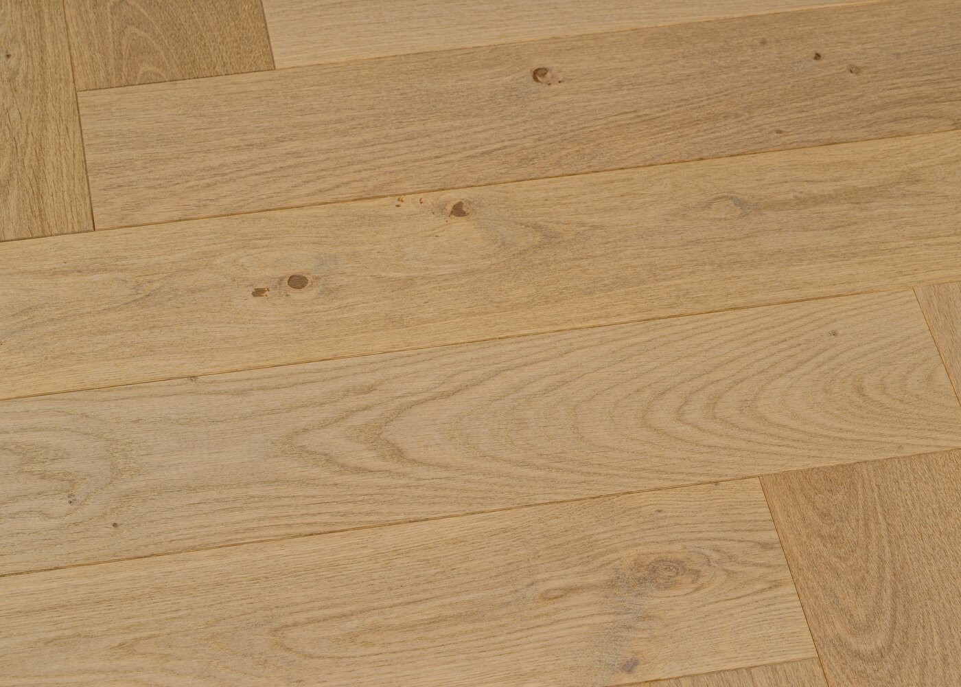 Parquet chêne contrecollé SOLENZARA Bâton Rompu brossé vernis mat Elégance support HDF 12x92x610