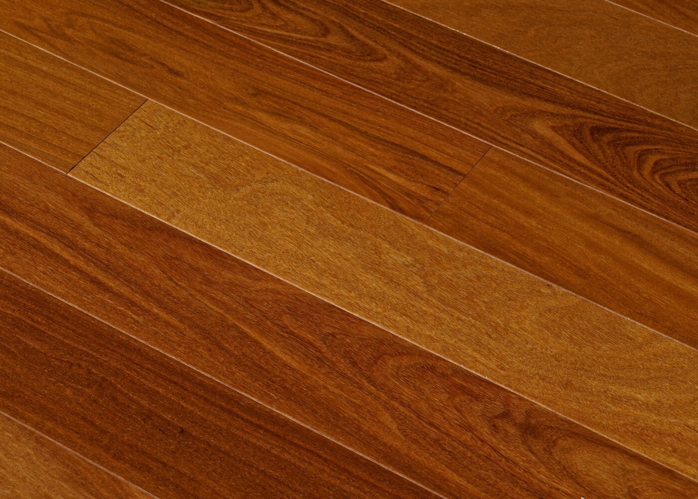 Parquet Cumaru massif Premier G04 vernis satin&eacute; 14x90x350-1200