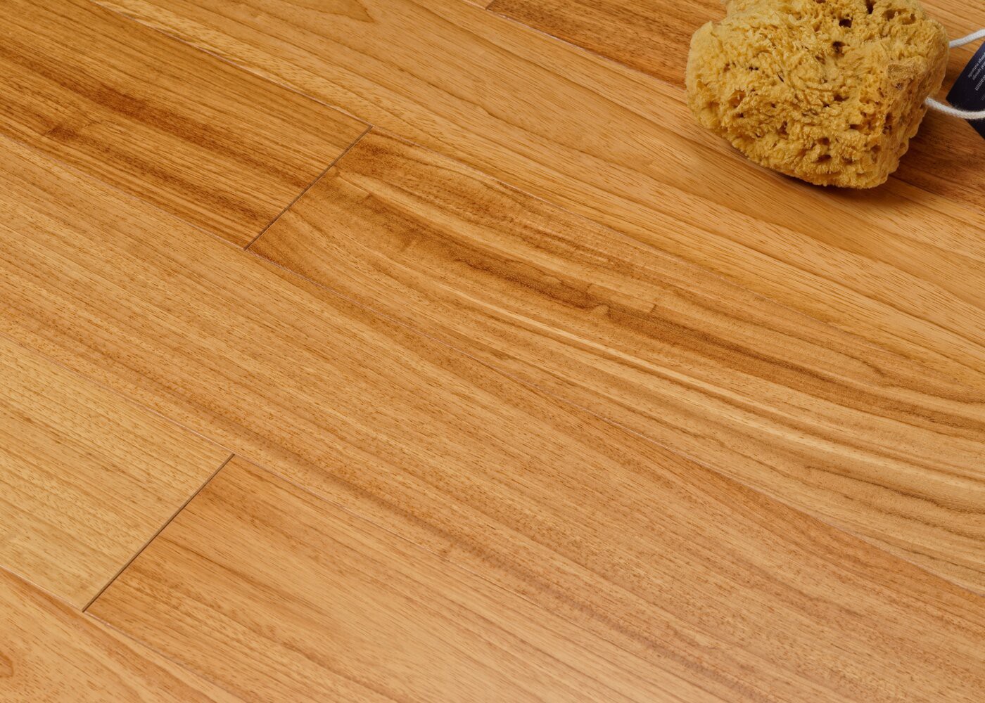 Parquet Doussi&eacute; massif Premier G04 vernis satin&eacute; 14x90x350-1200