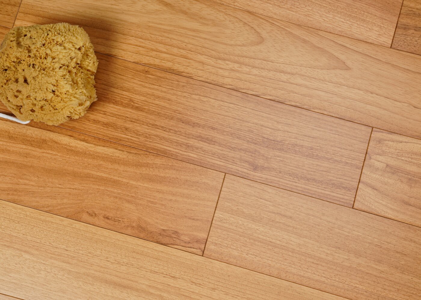 Parquet Doussi&eacute; massif Premier G04 vernis satin&eacute; 14x90x350-1200