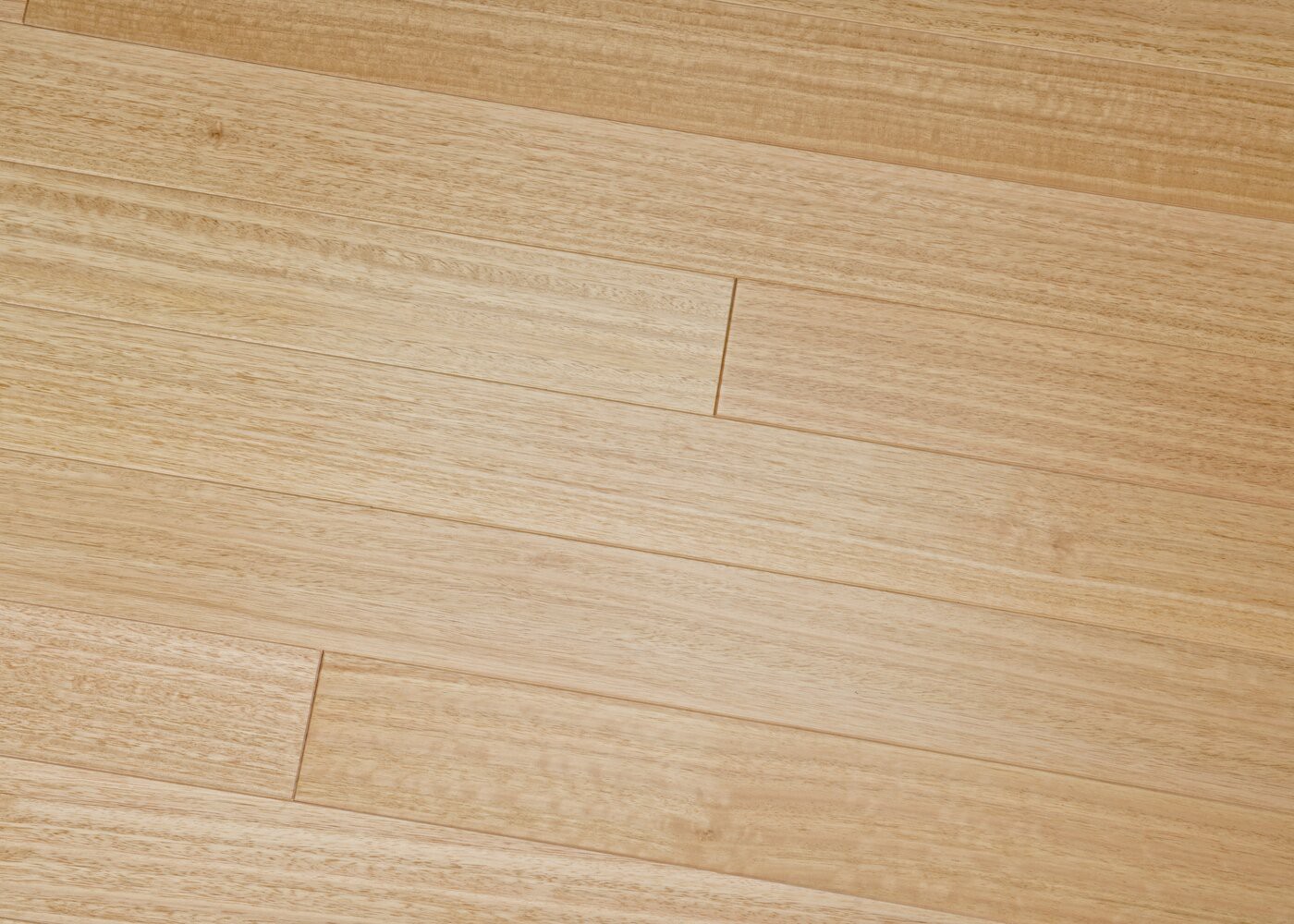 Parquet Eucalyptus massif PRBis G04 vernis satiné 17x75