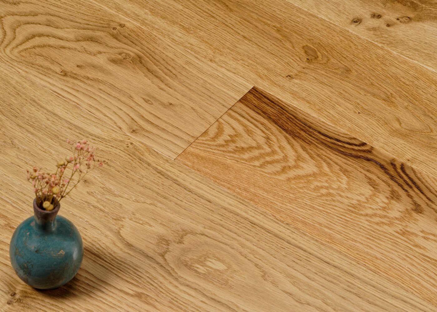 Parquet chêne massif RASPAIL brossé vernis mat Chalet NF 23x180x500-2400