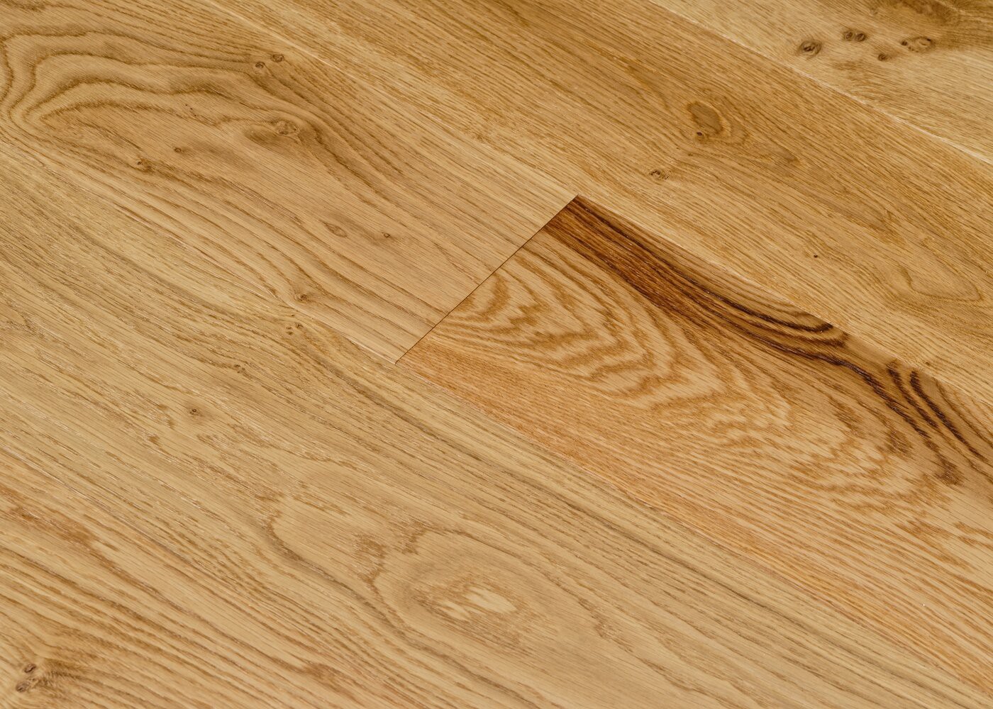 Parquet chêne massif RASPAIL brossé vernis mat Chalet NF 23x180x500-2400