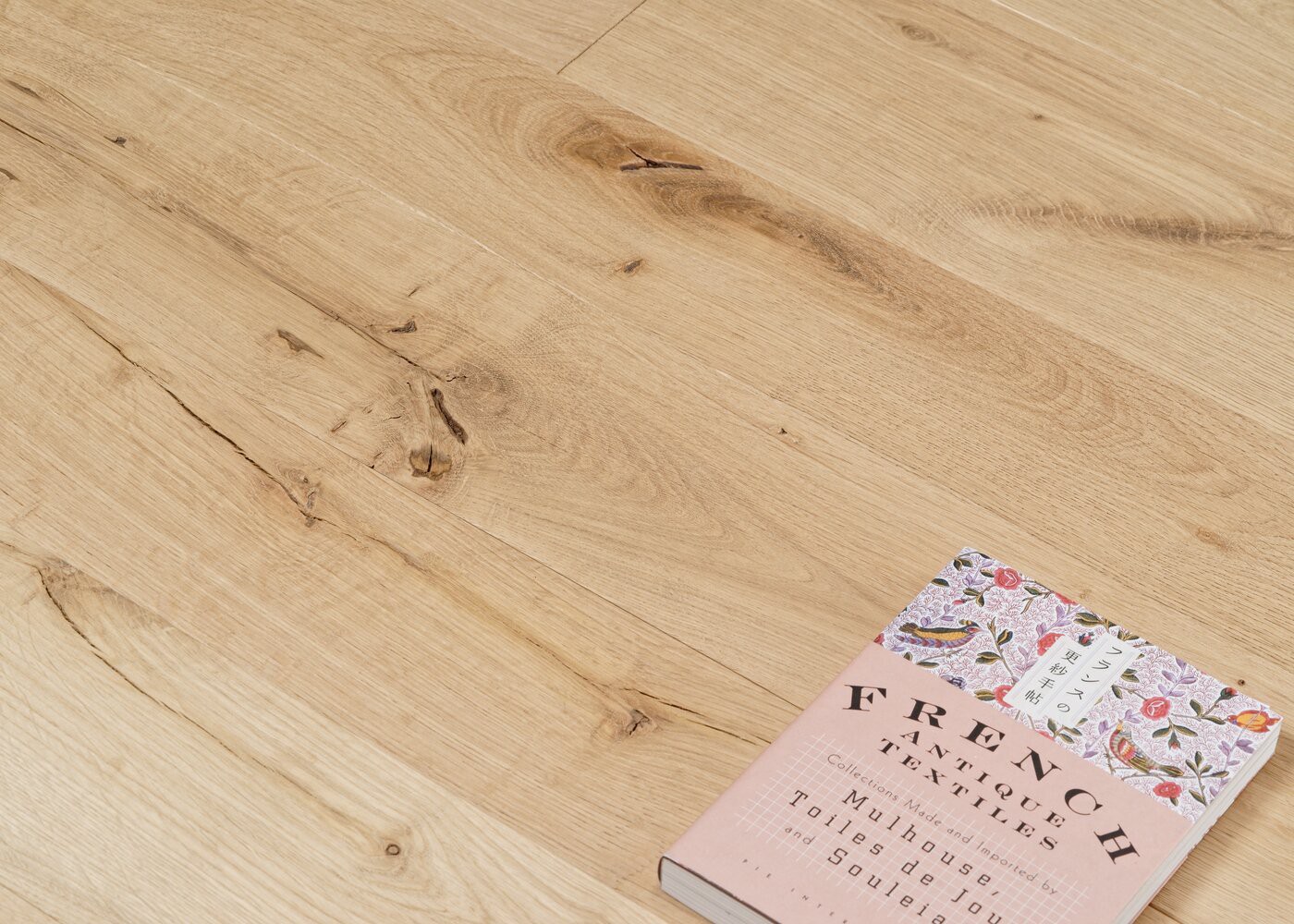 Parquet chêne massif Brut Matière brossage accentué 23x100-200x500-2400