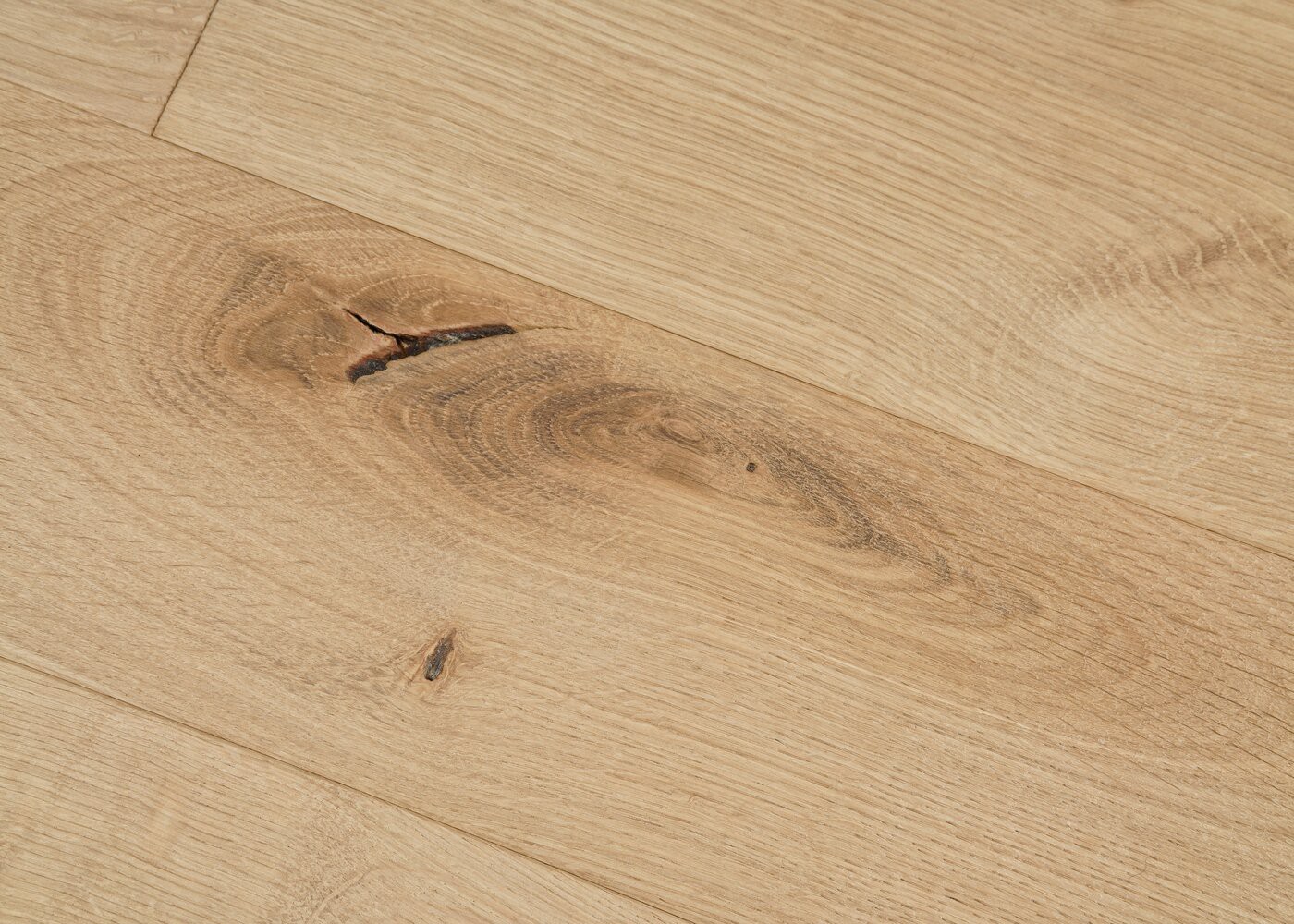 Parquet chêne massif Brut Matière brossage accentué 23x100-200x500-2400