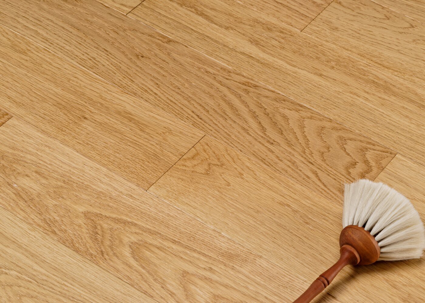 Parquet ch&ecirc;ne massif RASPAIL bross&eacute; vernis mat Premier NF 14x130x400-1600