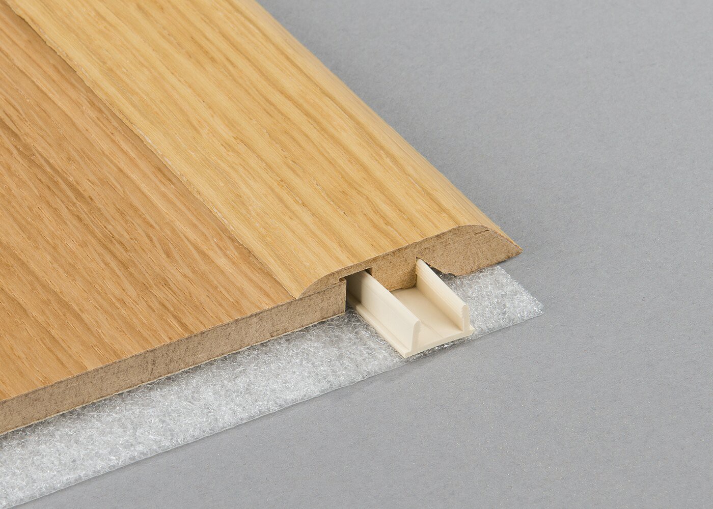 Profilé 3 en 1 replaqué chêne gamme Benoit 1 11x47x2150