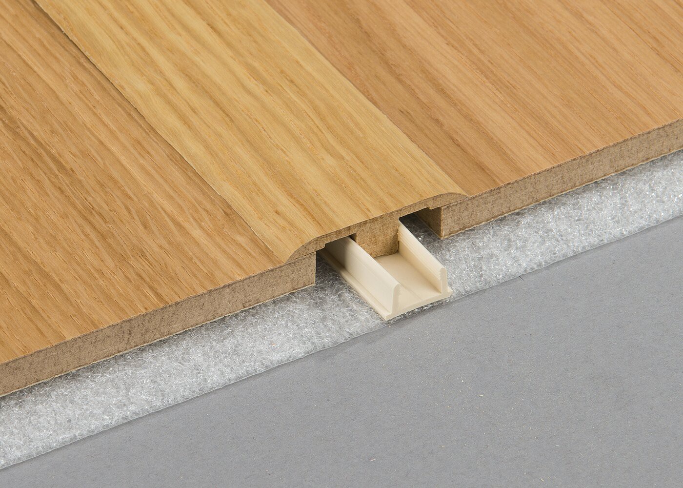 Profilé 3 en 1 replaqué chêne gamme Benoit 1 11x47x2150