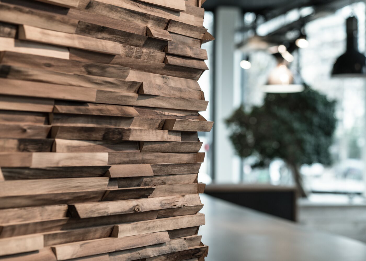 Bardage d&eacute;structur&eacute; Wood Lab en Noyer &eacute;tuv&eacute; fabriqu&eacute; &agrave; la main avec des r&eacute;sidus de bois