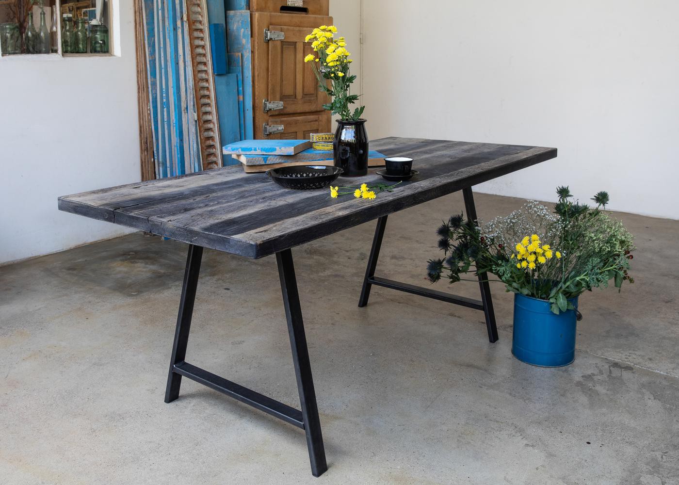 Plateau de table BADEN à partir de vieux fond de wagon chêne non raboté brut lisse, avec touches de peinture - (longueur max 2600mm)