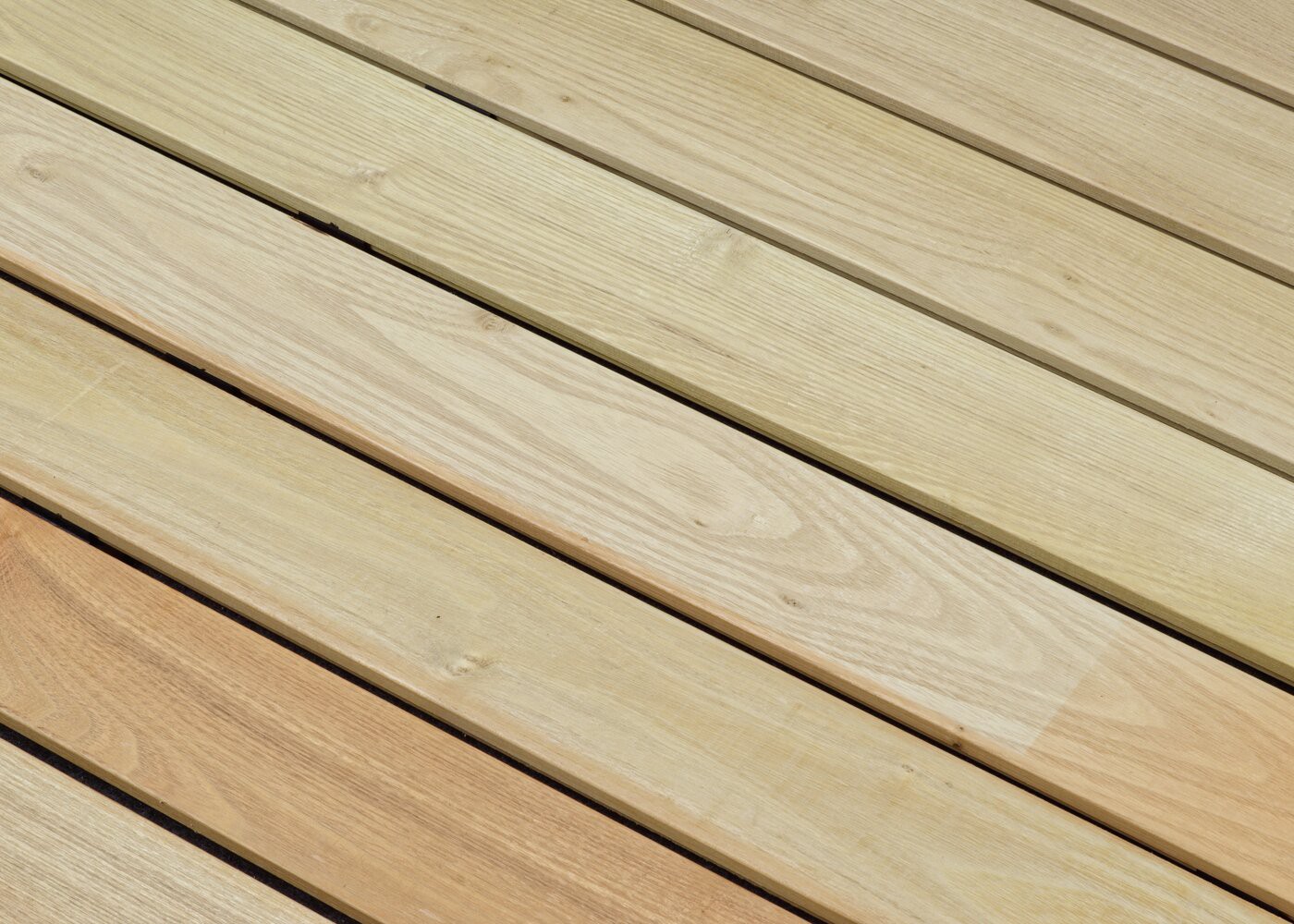 Lame de terrasse Acacia about&eacute; choix courant rives arrondies fixation invisible - 1 face profil lisse - (longueur fixe de 4000mm - cercl&eacute; par 4 lames - aboutage de 400 &agrave; 1500mm) - coupe droite en bout - fsc 21x110x4000