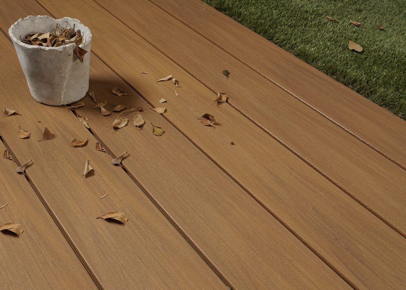 Lame de terrasse bois composite co-extrud&eacute; bross&eacute; PEFC Brun Lima 23x138x4000