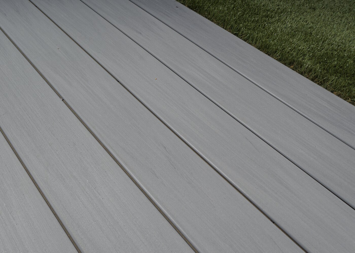 Lame de terrasse bois composite co-extrud&eacute; bross&eacute; PEFC Gris Belem 23x138x4000